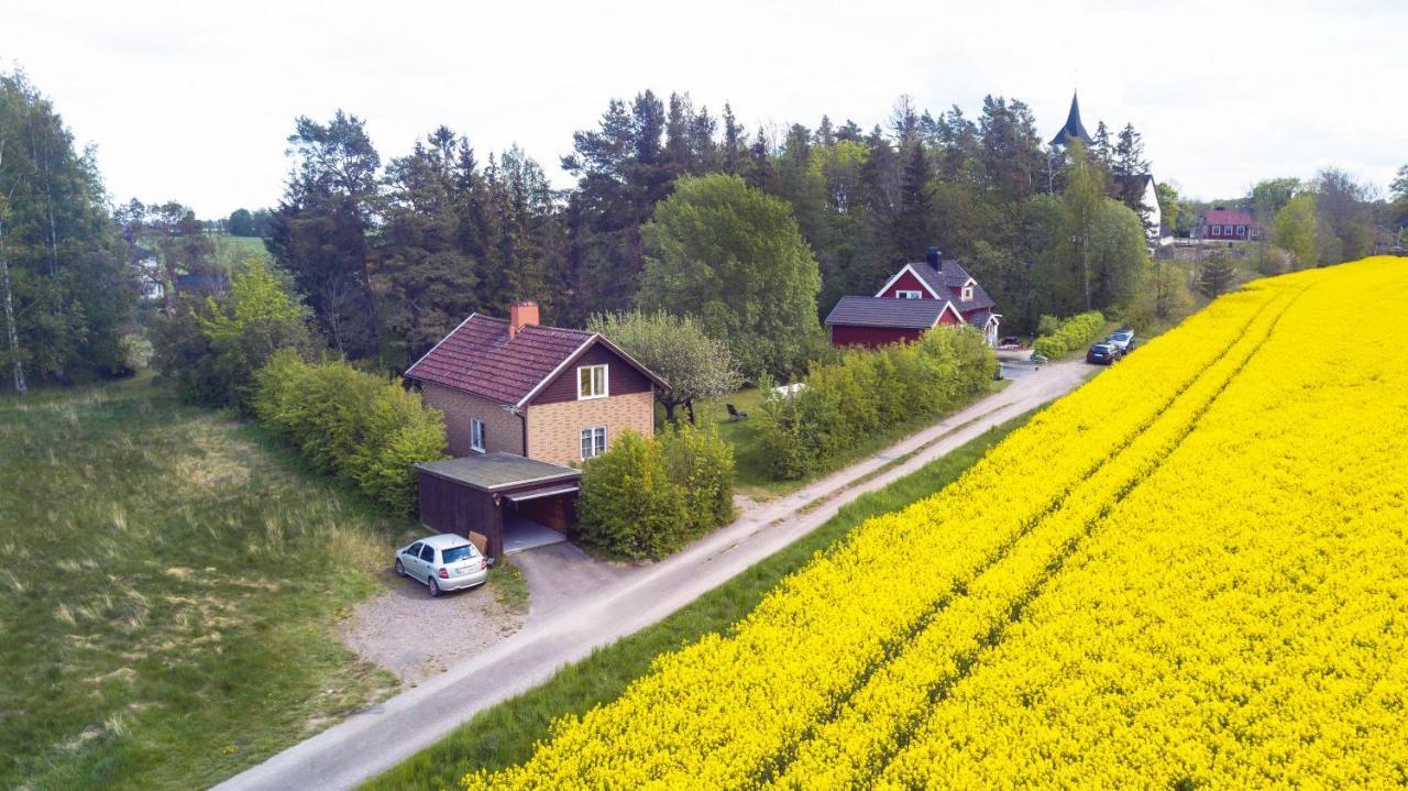 The Cozy Little House Bed and Breakfast Motala Eksteriør billede